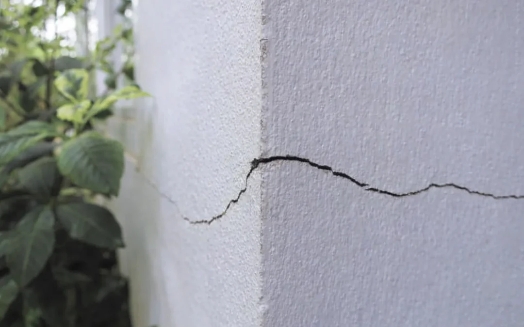 Fissures sur un mur extérieur : faut-il s’inquiéter ?
